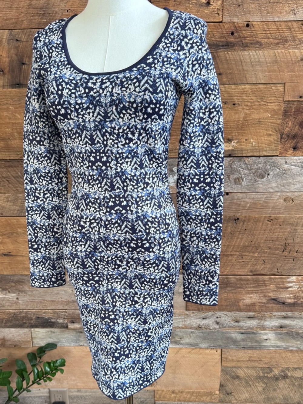 BCBG Sheena Blue White Geometric Long Sleeve Scoop Neck Bodycon Dress Size Med
